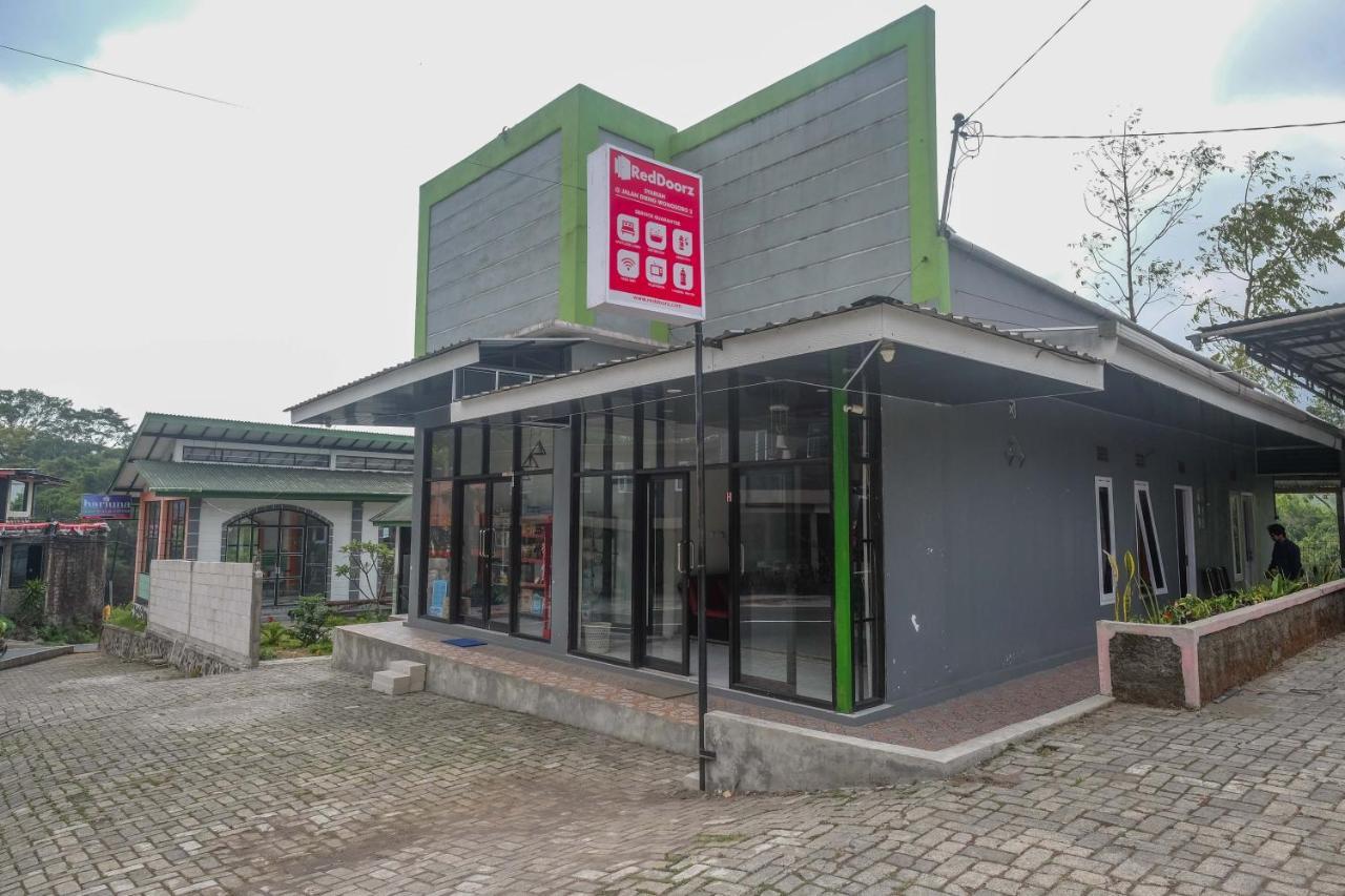 Reddoorz Syariah @ Jalan Dieng Wonosobo 2 Garung Exteriör bild