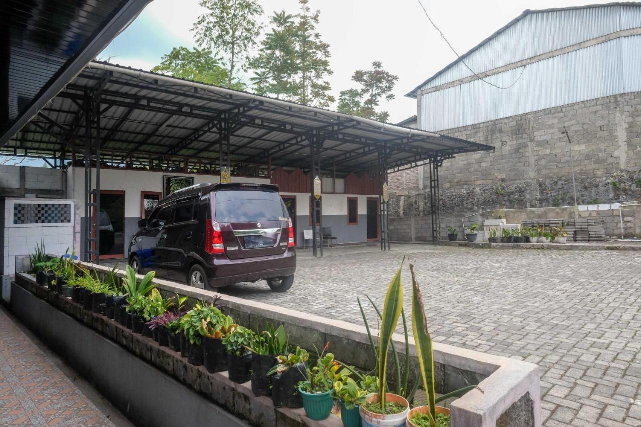 Reddoorz Syariah @ Jalan Dieng Wonosobo 2 Garung Exteriör bild