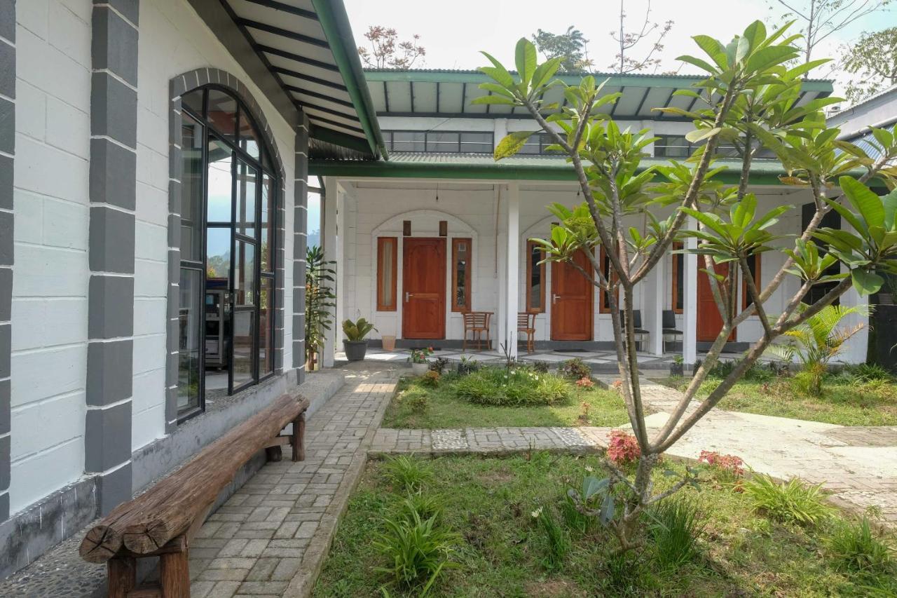 Reddoorz Syariah @ Jalan Dieng Wonosobo 2 Garung Exteriör bild